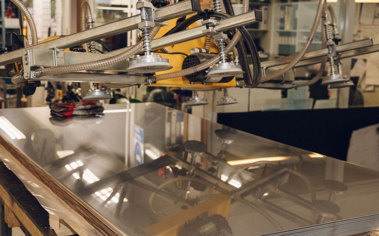 Dæk og metal, Vævervej 11